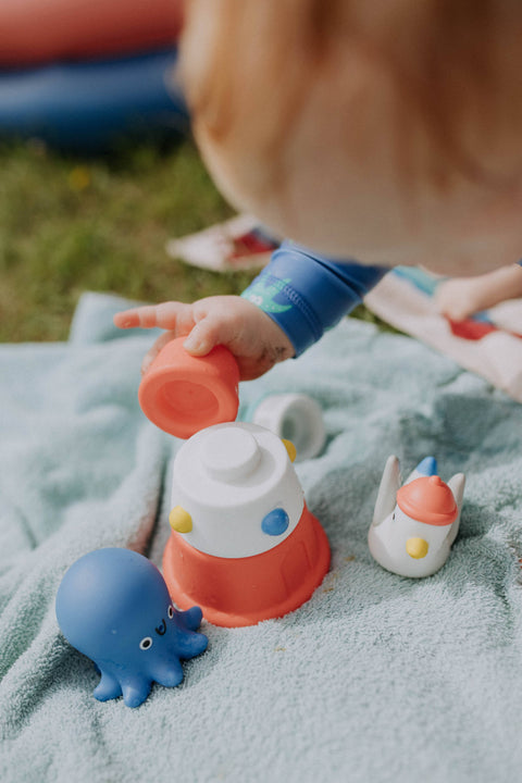 Itzy Stack & Squirt™ - Bath & Water Toy