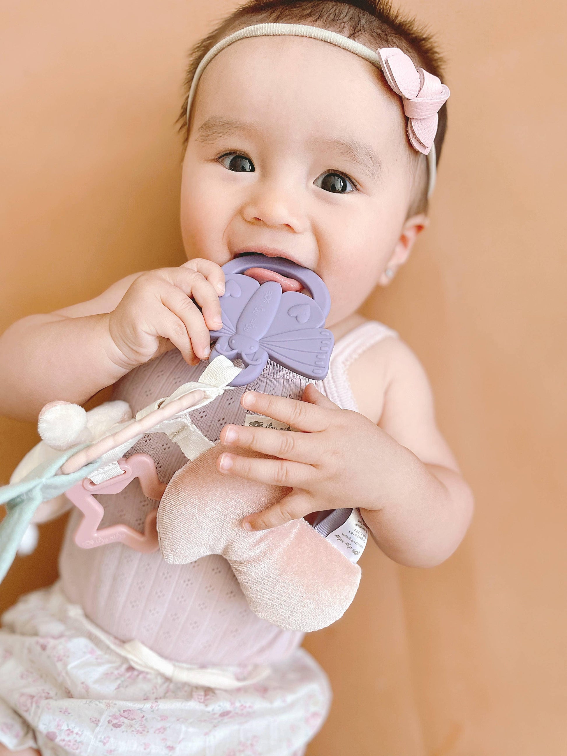 Bitzy Busy Ring™ Teething Activity Toy: Bunny - Itzy Ritzy